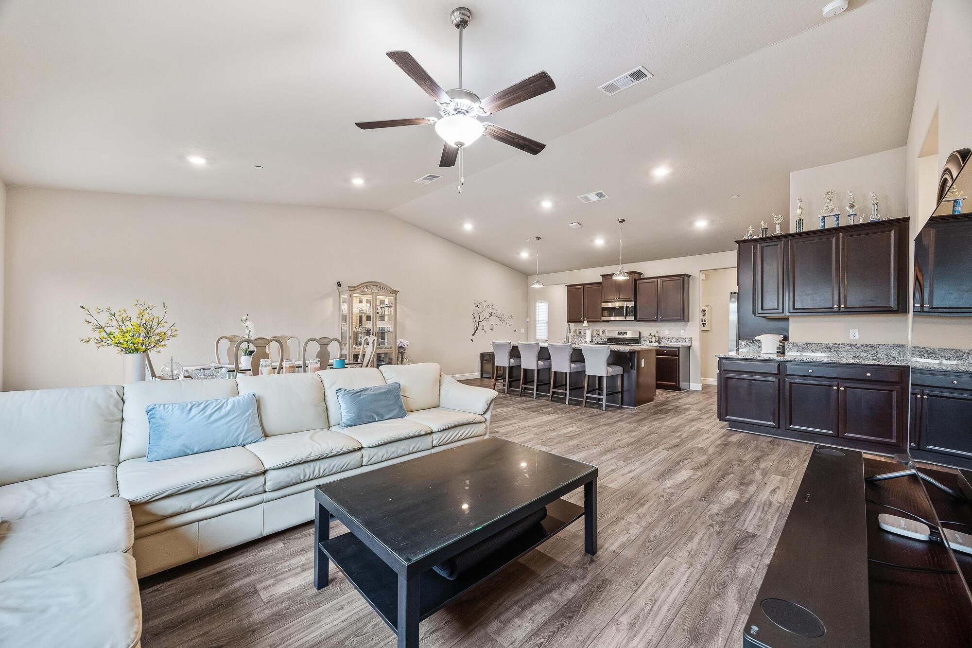 Visalia, California, 93292, United States, 3 Bedrooms Bedrooms, ,3 BathroomsBathrooms,Residential,For Sale,2007816