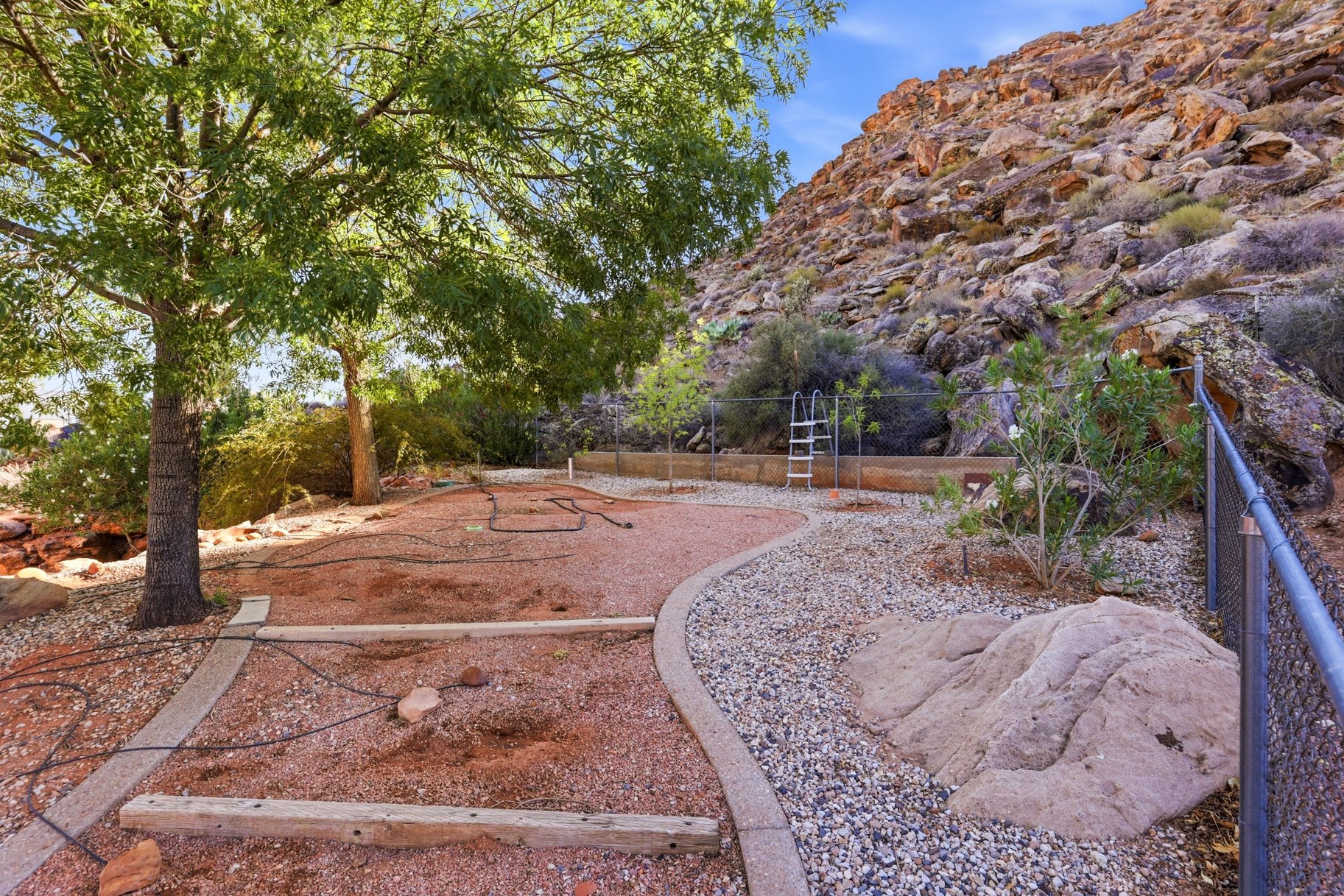  Peaceful Cul-De-Sac Living: Single-Level Home Against Red Rock Views - 物件實景