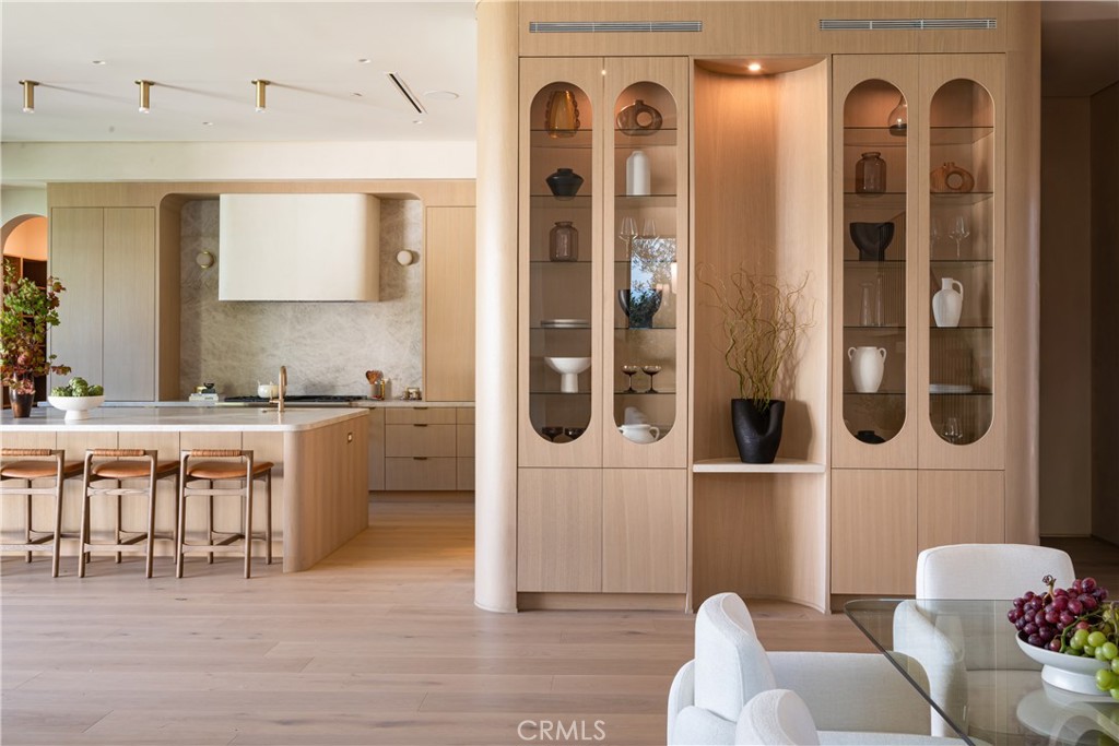 Sherman Oaks, California, 91423, United States, 6 Bedrooms Bedrooms, ,7 BathroomsBathrooms,Residential,For Sale,1990929