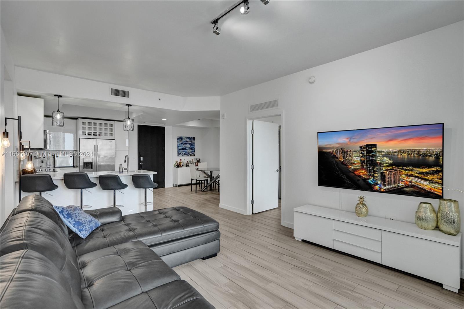 999 SW 1st Ave Unit 1807, Miami, Florida, 33130, United States, 2 Bedrooms Bedrooms, ,2 BathroomsBathrooms,Residential,For Sale,999 SW 1st Ave Unit 1807,1632303