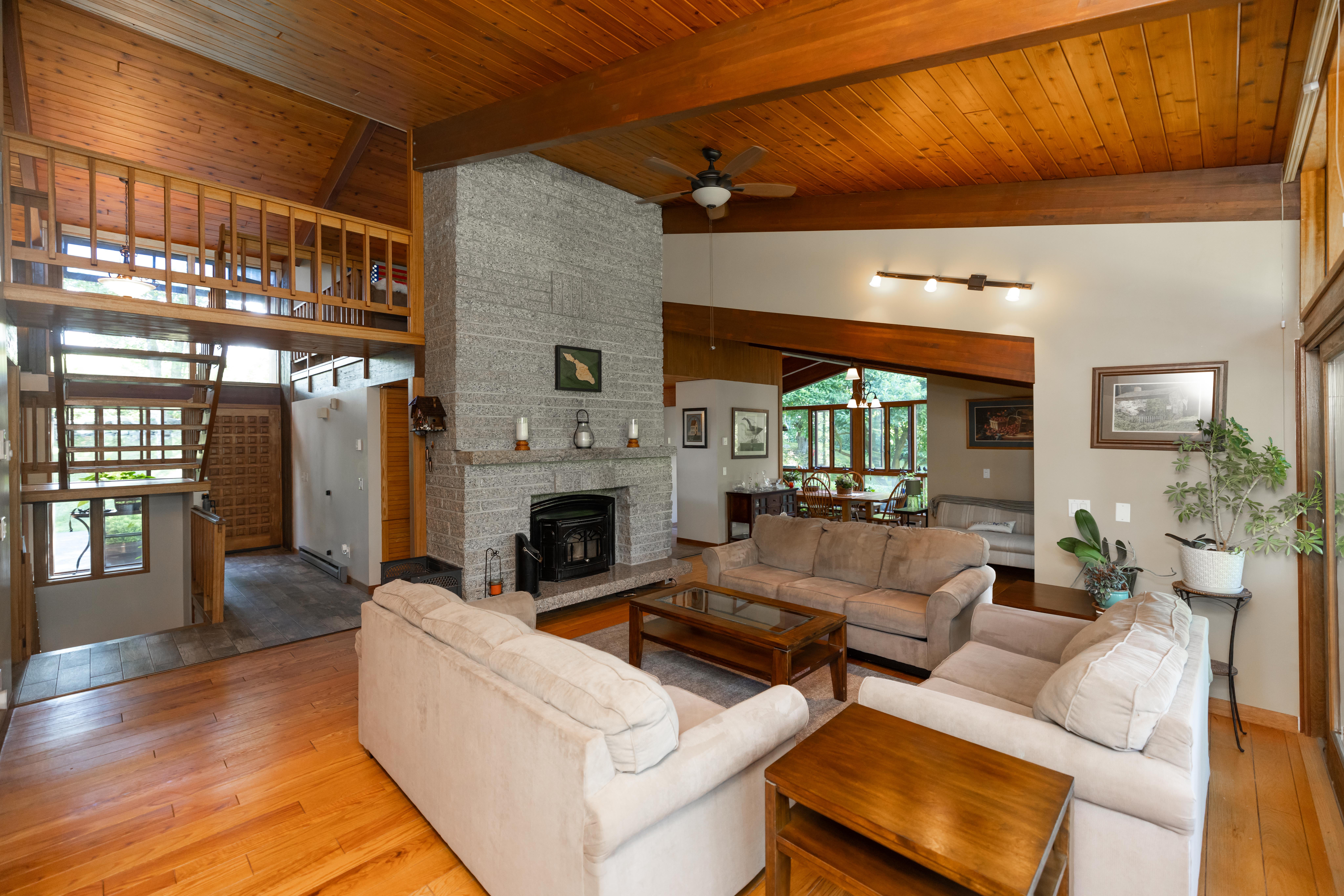 Southbridge, Massachusetts, 01550, United States, 5 Bedrooms Bedrooms, ,3 BathroomsBathrooms,Residential,For Sale,1974203