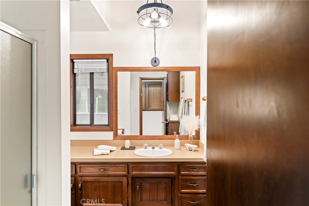 Calabasas, California, 91302, United States, 2 Bedrooms Bedrooms, ,2 BathroomsBathrooms,Residential,For Sale,1998249