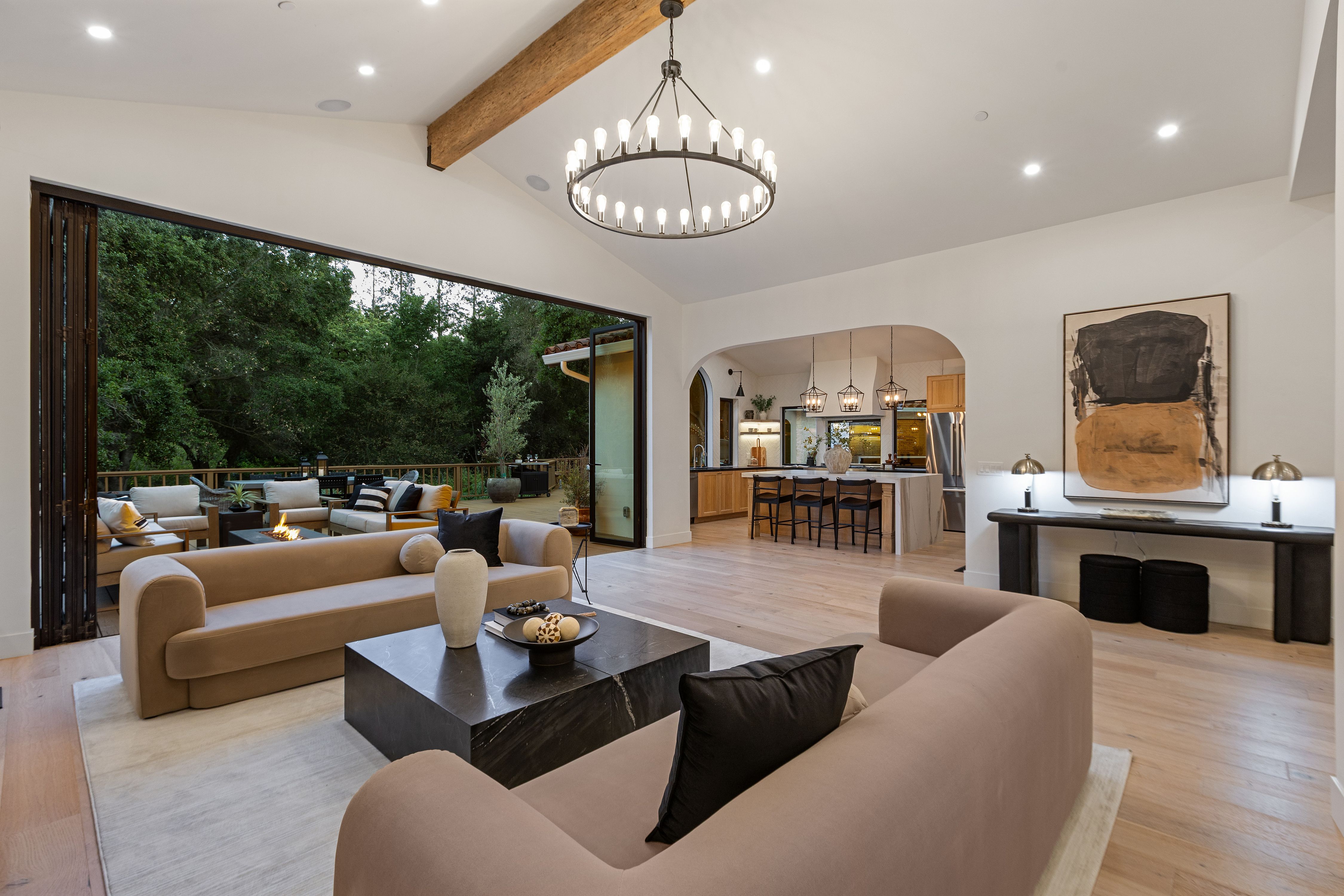  Private Gated Sanctuary With Expansive Outdoor Living - 物件實景