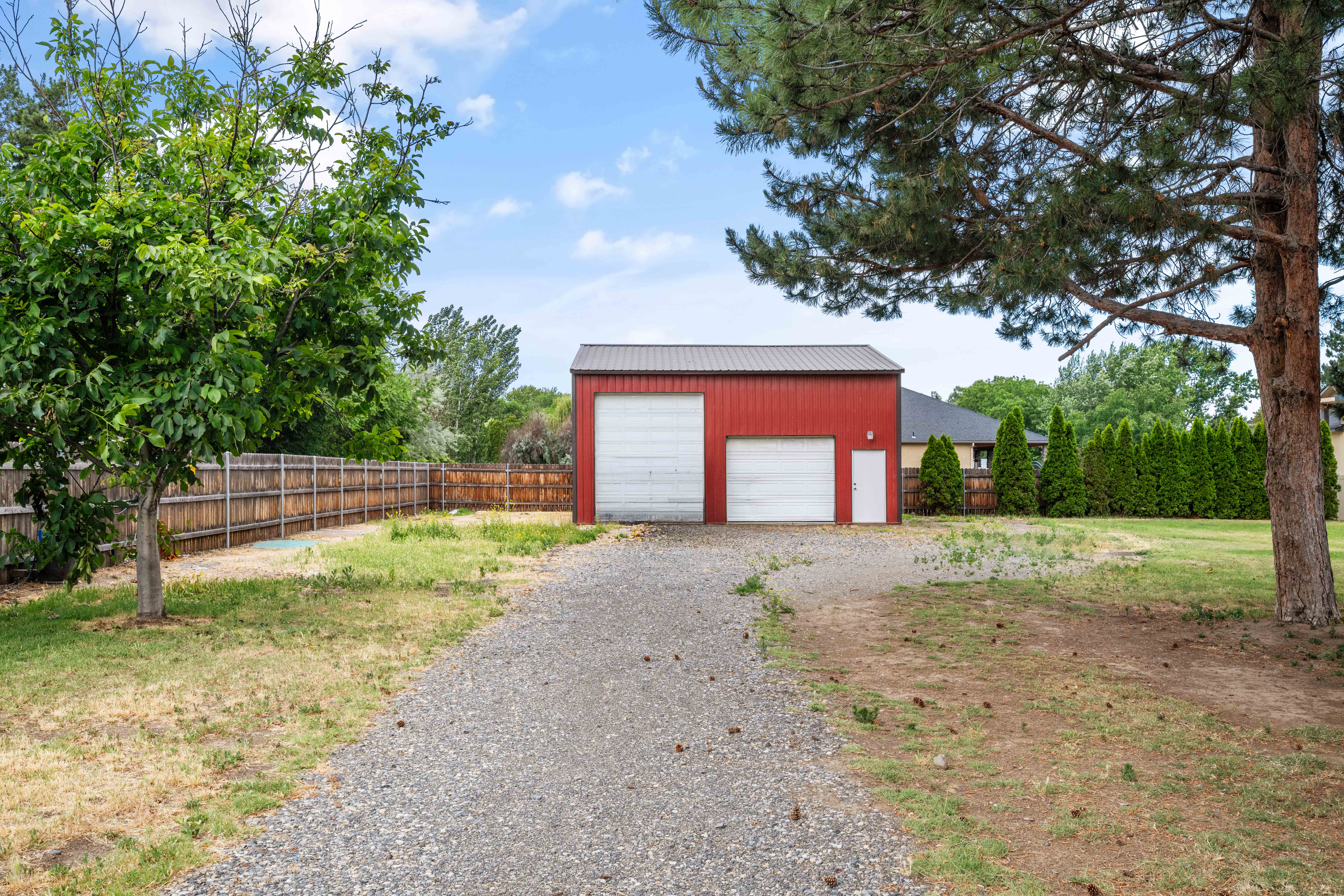  1.1 Acres in Town - 物件實景