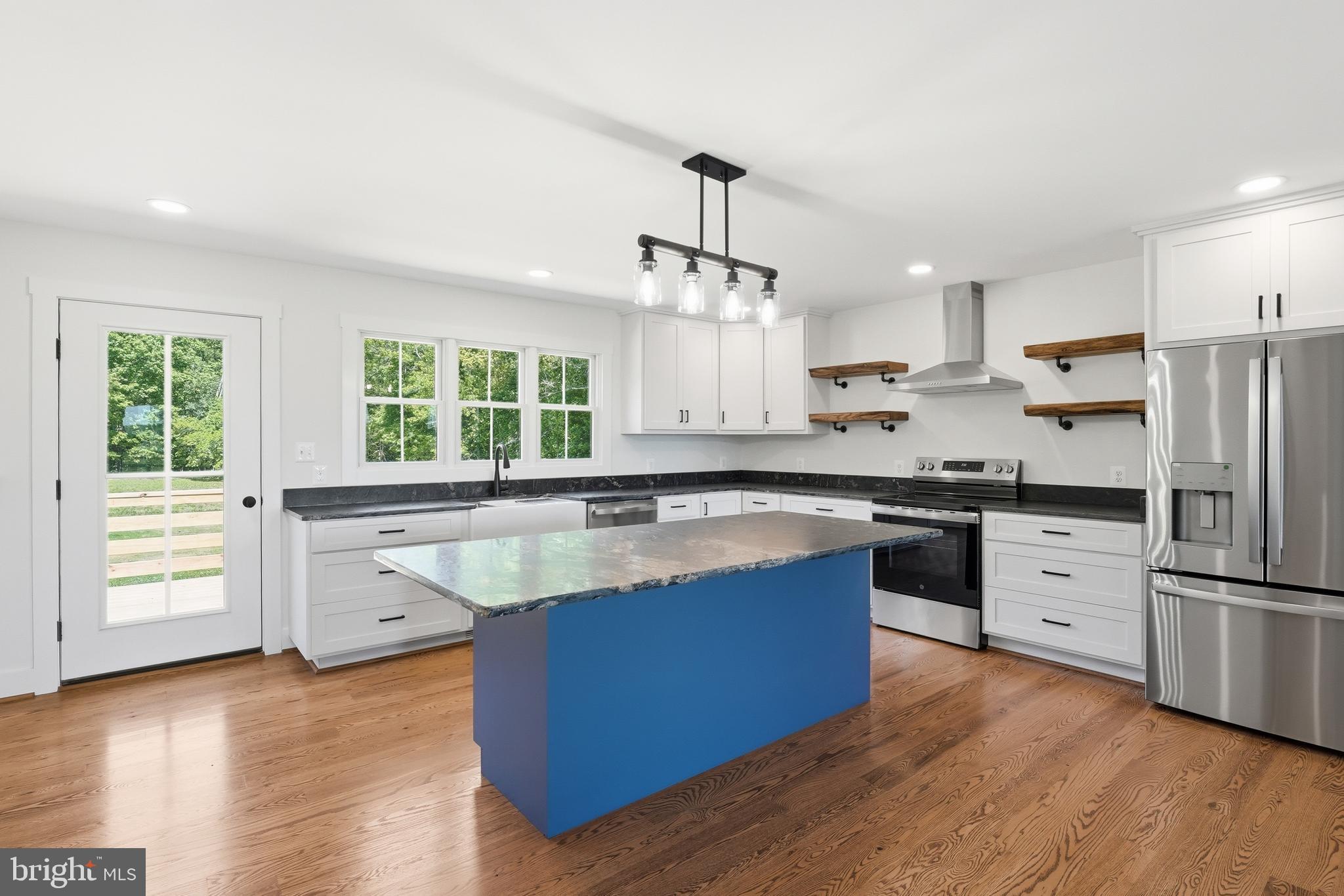 Reva, Virginia, 22735, United States, 2 Bedrooms Bedrooms, ,2 BathroomsBathrooms,Residential,For Sale,2048216