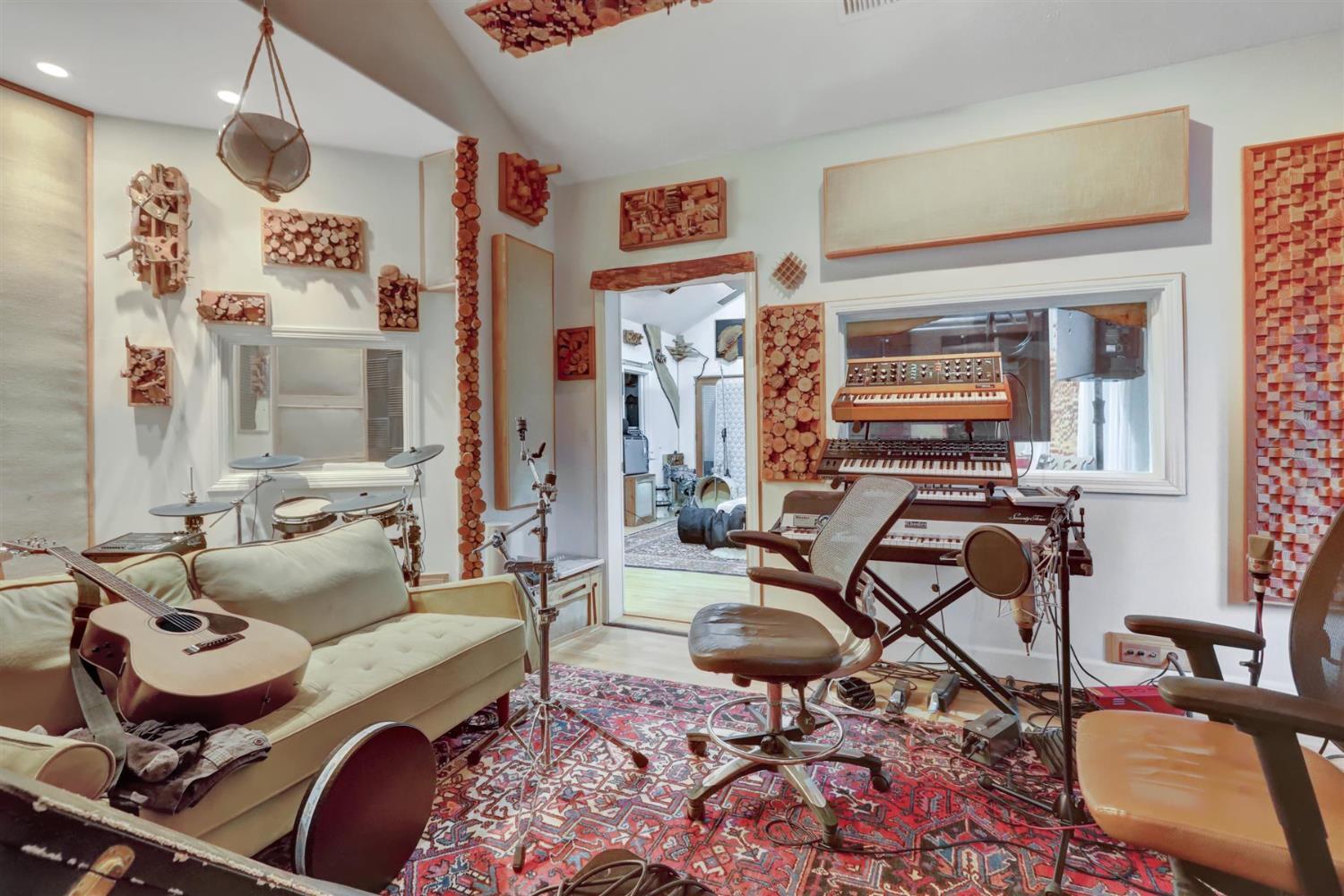 Nevada City, California, 95959, United States, 6 Bedrooms Bedrooms, ,5 BathroomsBathrooms,Residential,For Sale,1997761