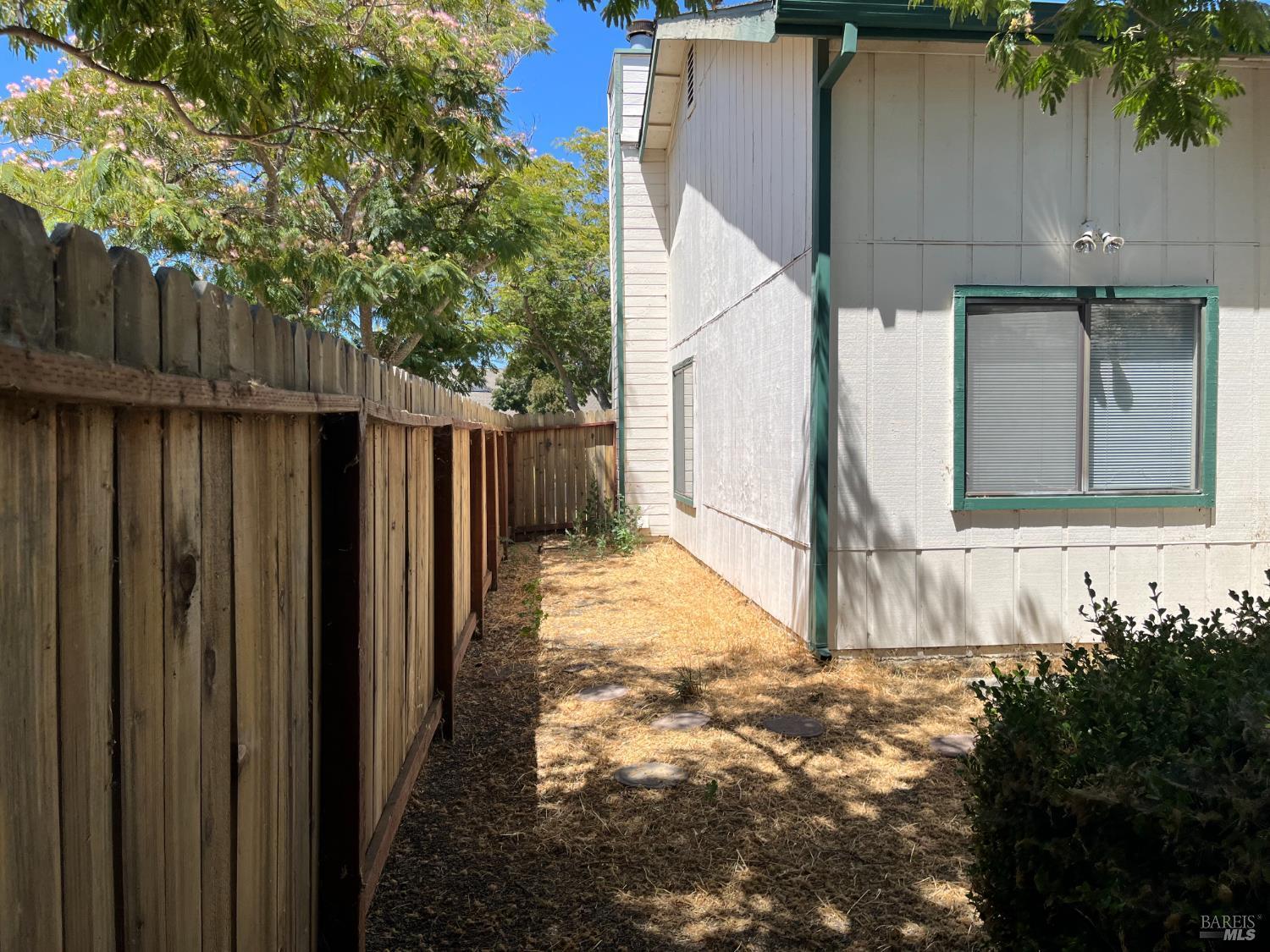 Vacaville, California, 95687, United States, 3 Bedrooms Bedrooms, ,2 BathroomsBathrooms,Residential,For Sale,1909138