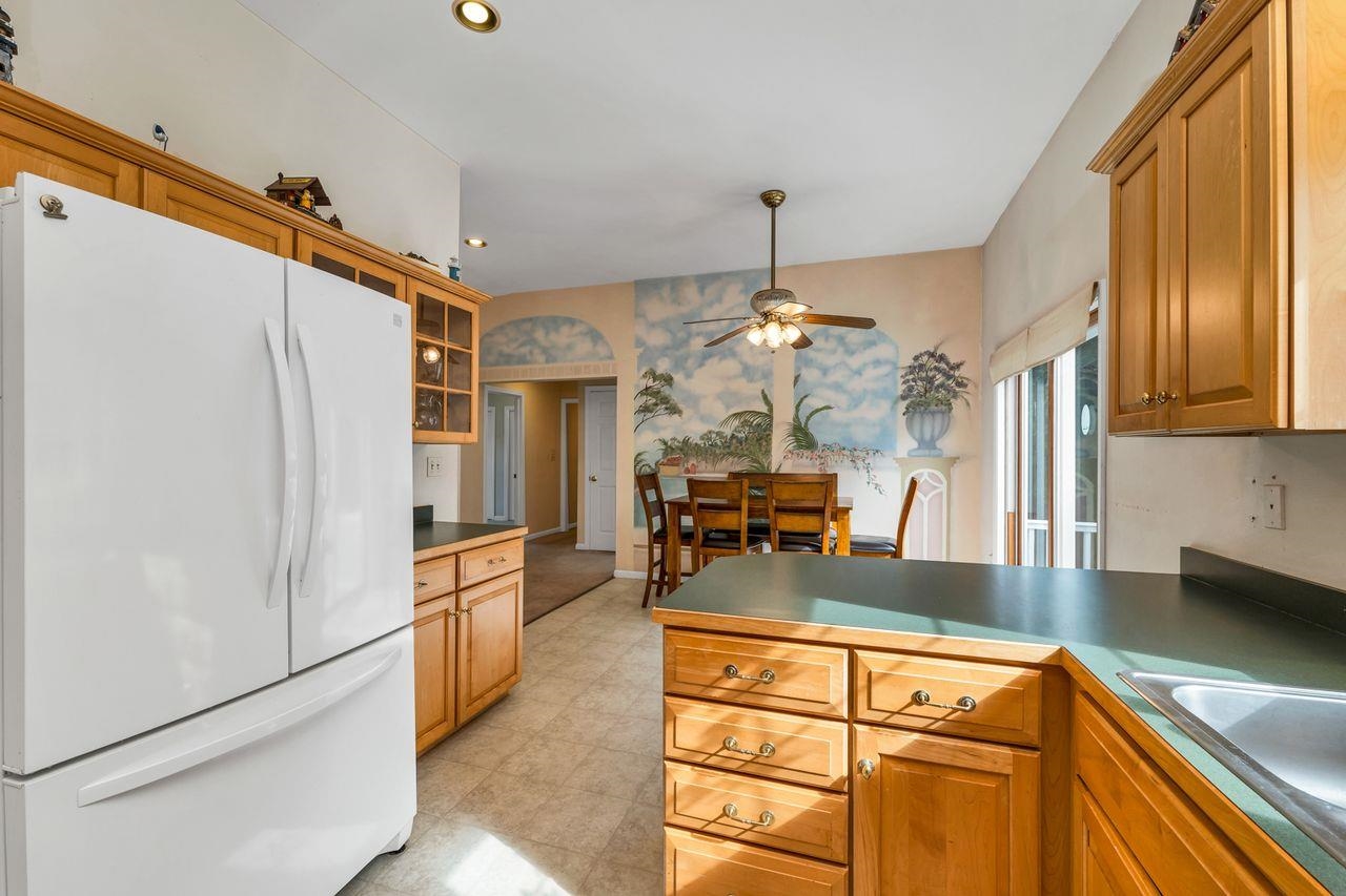 Seabrook, New Hampshire, 03874, United States, 3 Bedrooms Bedrooms, ,2 BathroomsBathrooms,Residential,For Sale,1986462