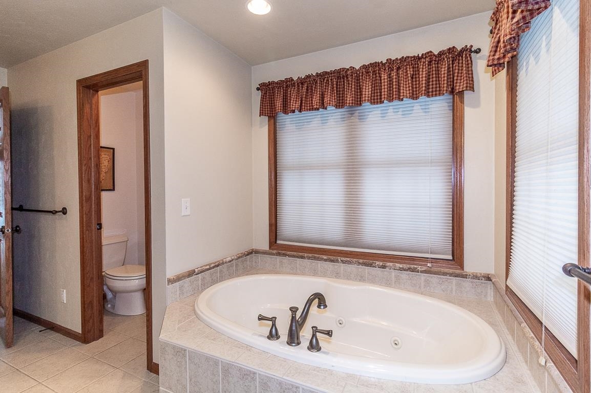 New London, Wisconsin, 54961-8857, United States, 4 Bedrooms Bedrooms, ,4 BathroomsBathrooms,Residential,For Sale,2001494