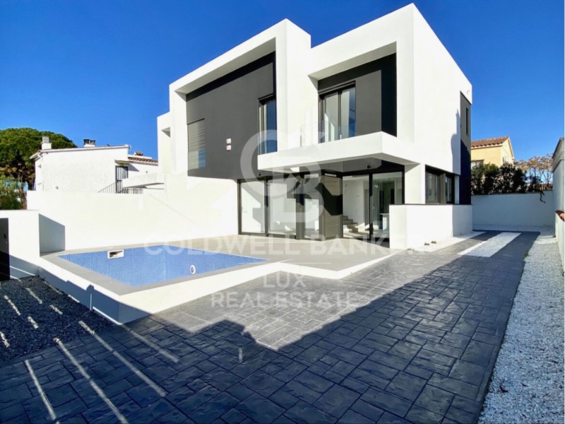 Girona, Empuriabrava, Requesens Girona, Empuriabra, Empuriabrava, Catalonia, ES, 4 Bedrooms Bedrooms, ,3 BathroomsBathrooms,Residential,For Sale,Girona, Empuriabrava, Requesens Girona, Empuriabra,1448525