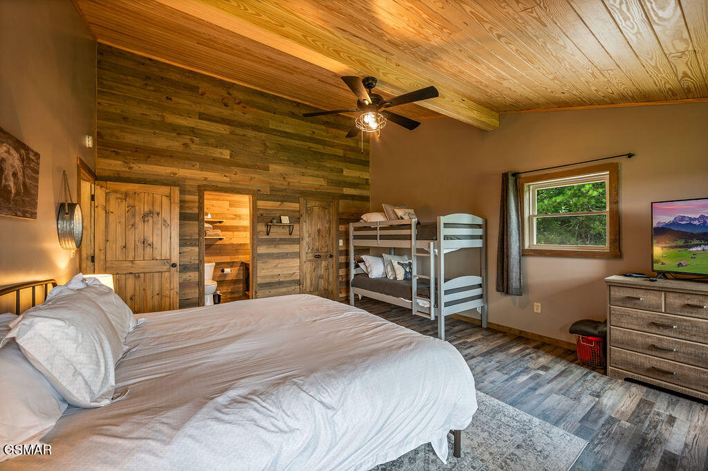 Sevierville, Tennessee, 37876, United States, 4 Bedrooms Bedrooms, ,6 BathroomsBathrooms,Residential,For Sale,2008845