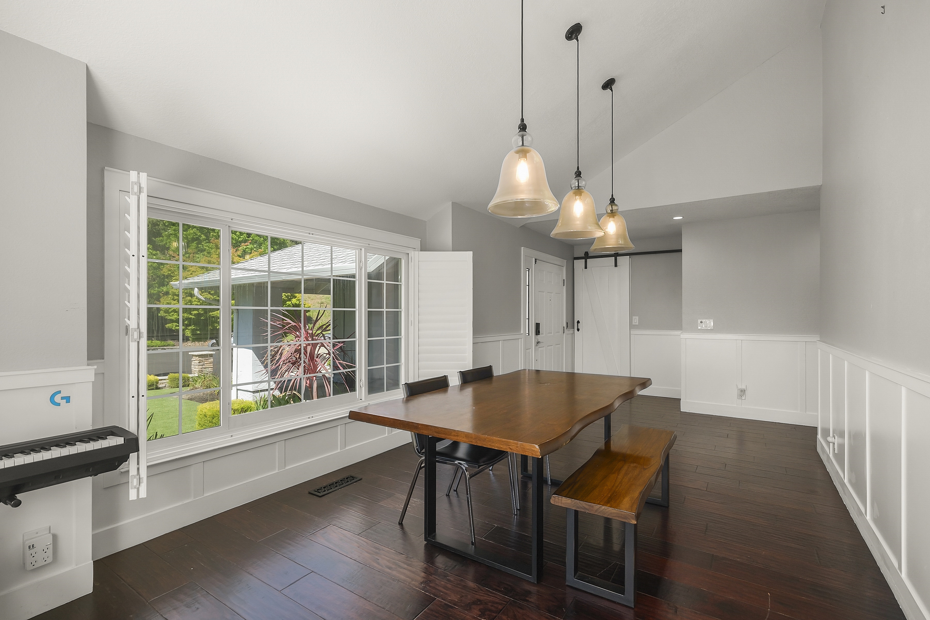  Thoughtfully Reimagined Home with Expansive Grounds and Endless Possibilities - 物件實景