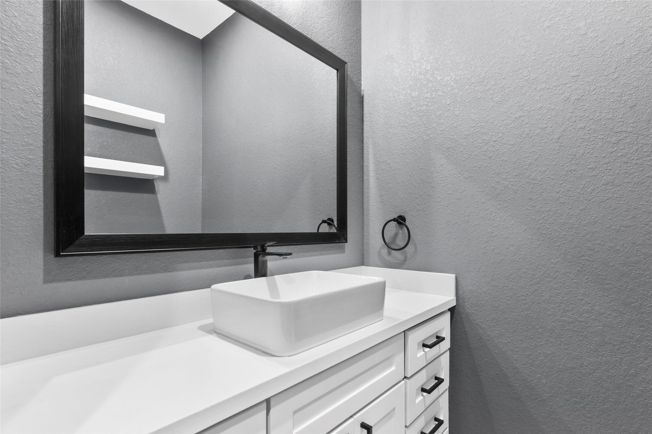 Angleton, Texas, 77515, United States, 4 Bedrooms Bedrooms, ,4 BathroomsBathrooms,Residential,For Sale,1992387