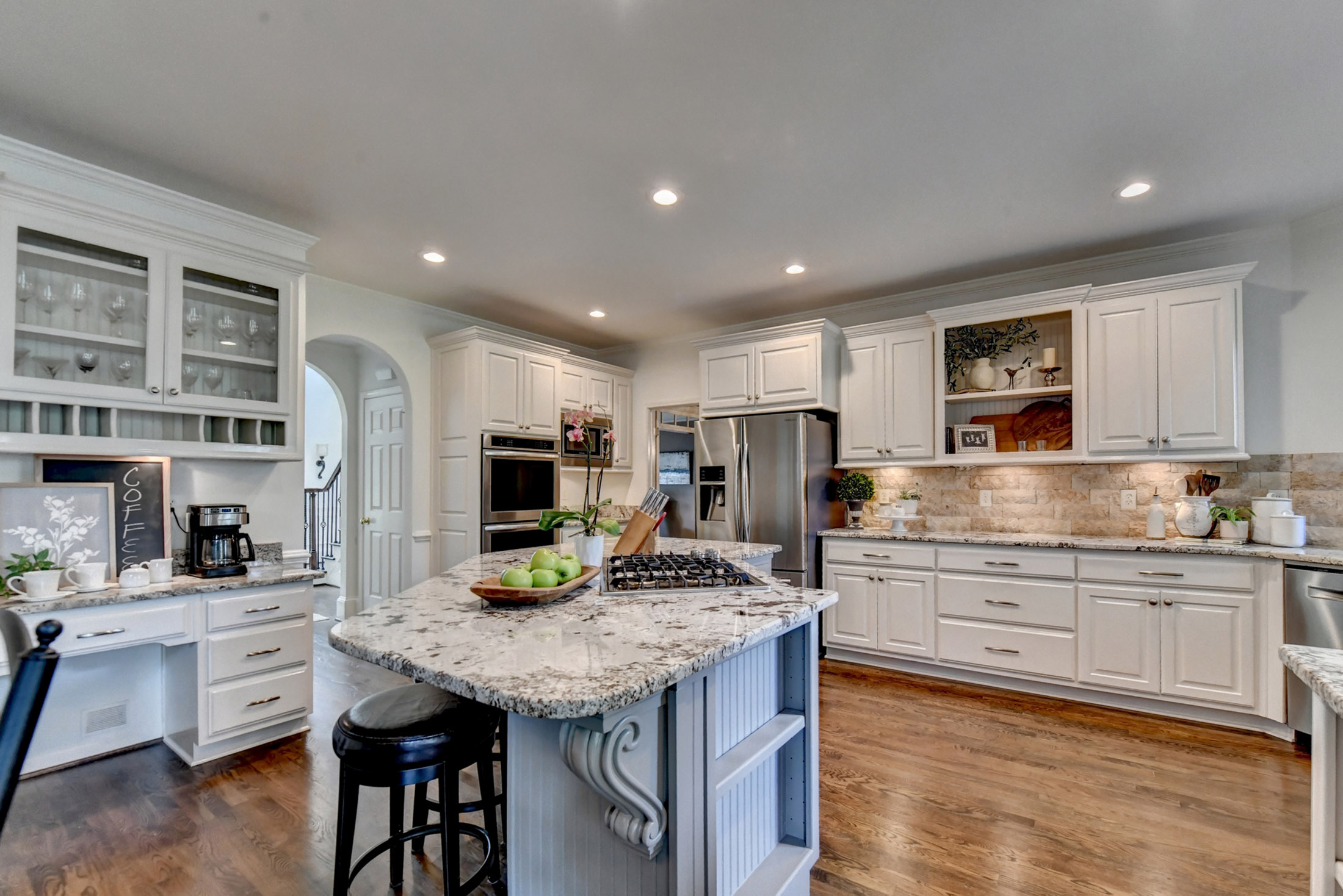  Stunning, Fully Renovated Glen Abbey Home Nestled in the Heart of Alpharetta - 物件實景