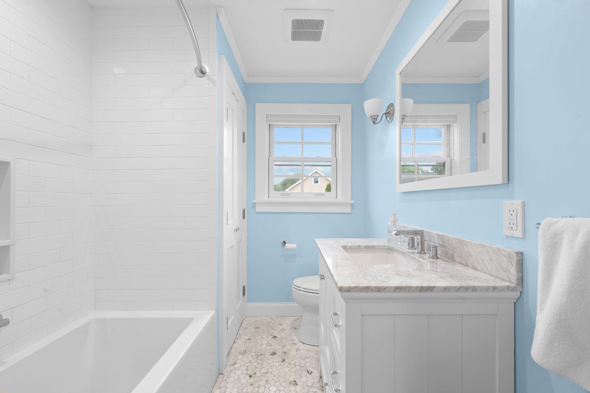 Rockville Centre, New York, 11570, United States, 4 Bedrooms Bedrooms, ,2 BathroomsBathrooms,Residential,For Sale,1928749