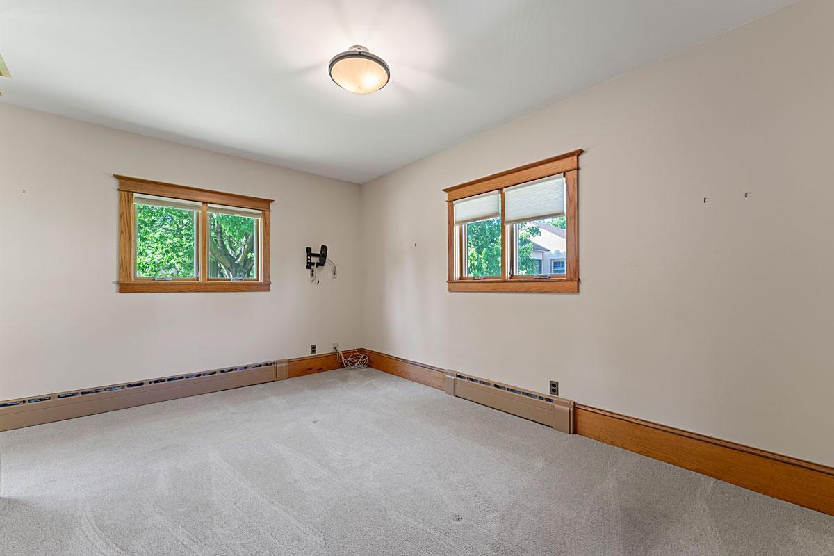 Northfield, Minnesota, 55057, United States, 5 Bedrooms Bedrooms, ,1 BathroomBathrooms,Residential,For Sale,1984283