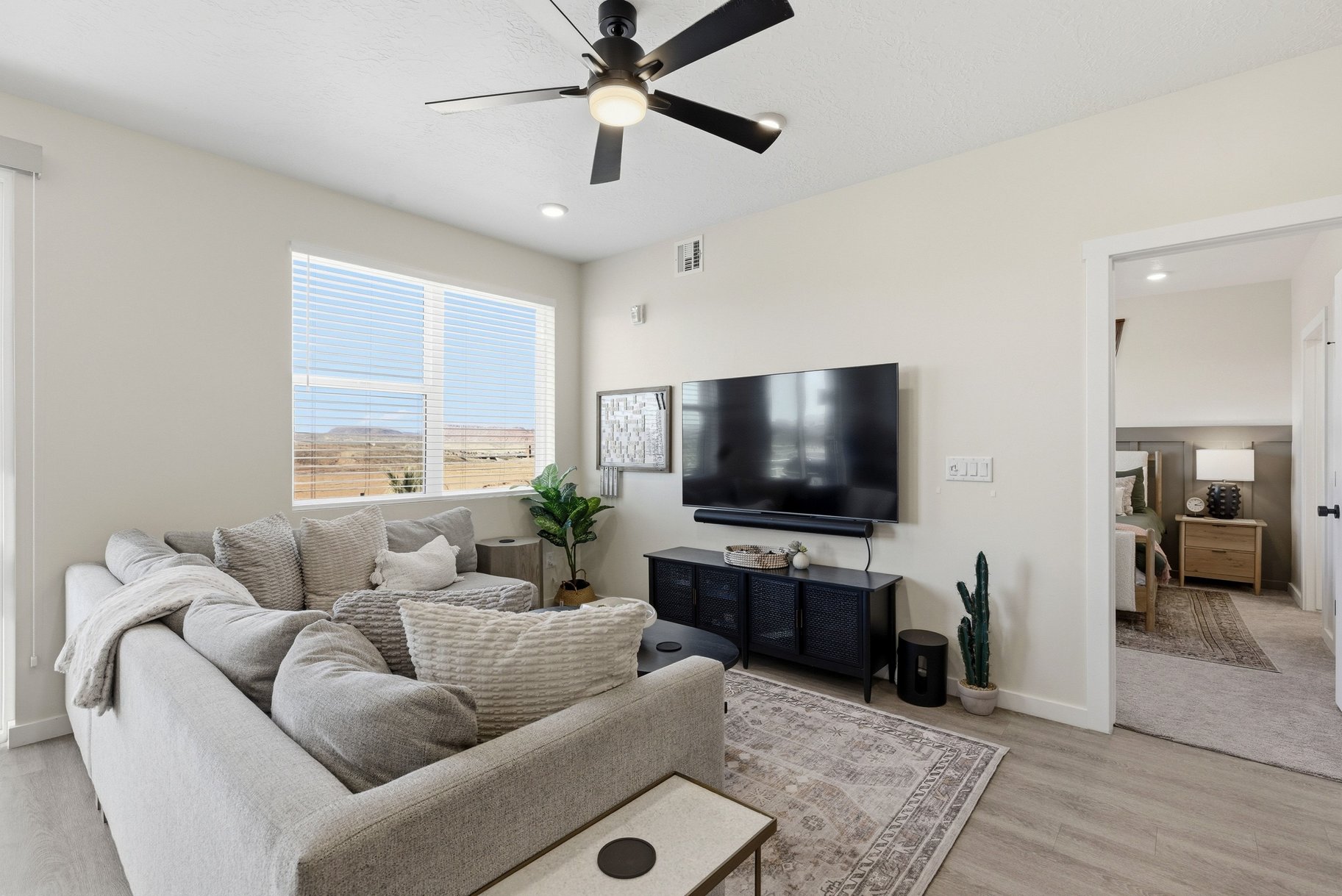  Top-Floor Desert Color Retreat With Lagoon Access & Views - 物件實景