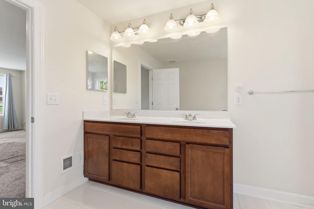 Fredericksburg, Virginia, 22405, United States, 5 Bedrooms Bedrooms, ,3 BathroomsBathrooms,Residential,For Sale,1987075