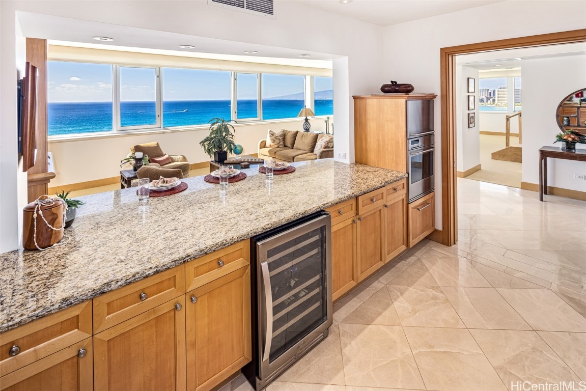 Honolulu, Hawaii, 96815, United States, 2 Bedrooms Bedrooms, ,4 BathroomsBathrooms,Residential,For Sale,1713125