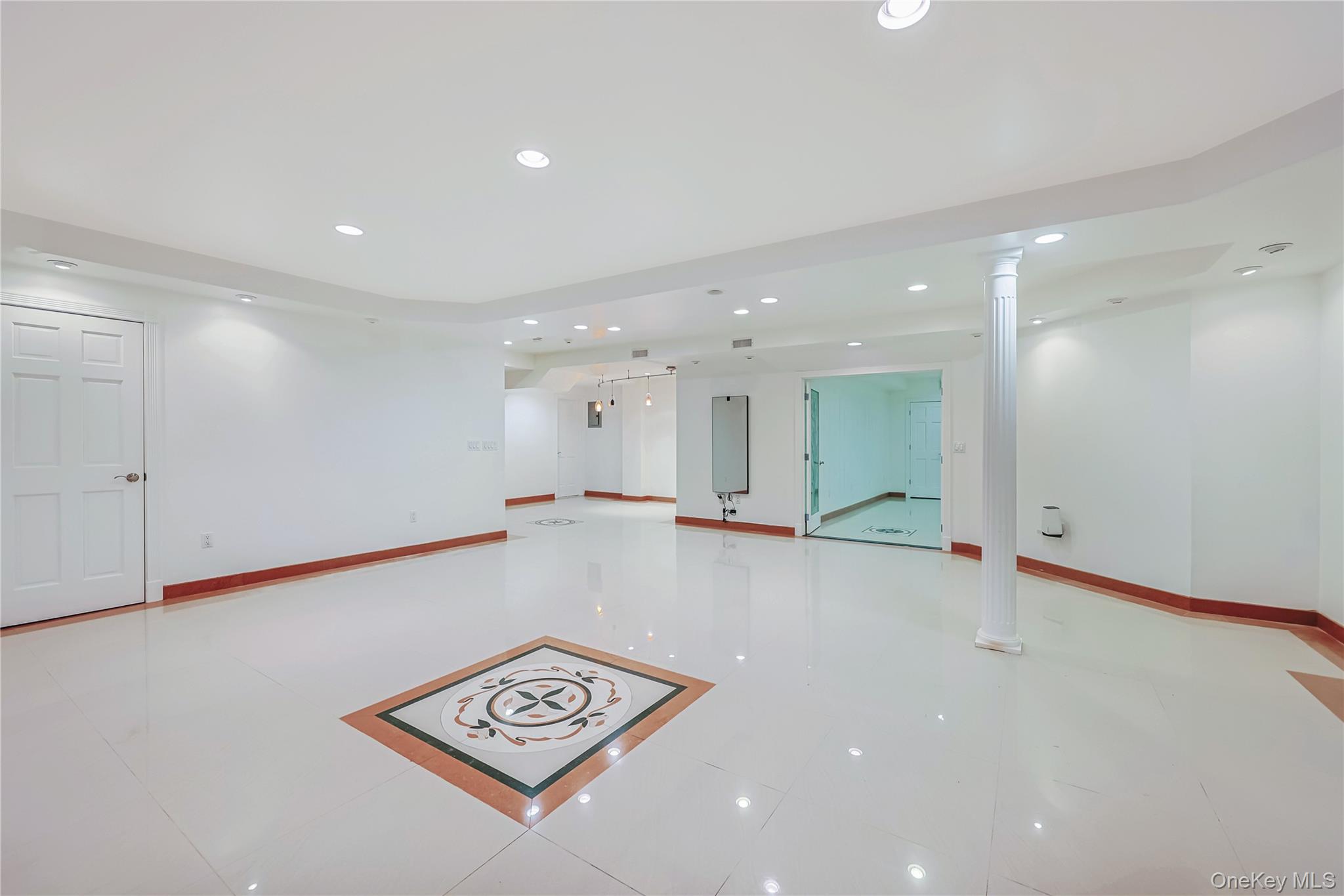  14 Belvedere Court, North Hills, NY, 11030 - 物件實景