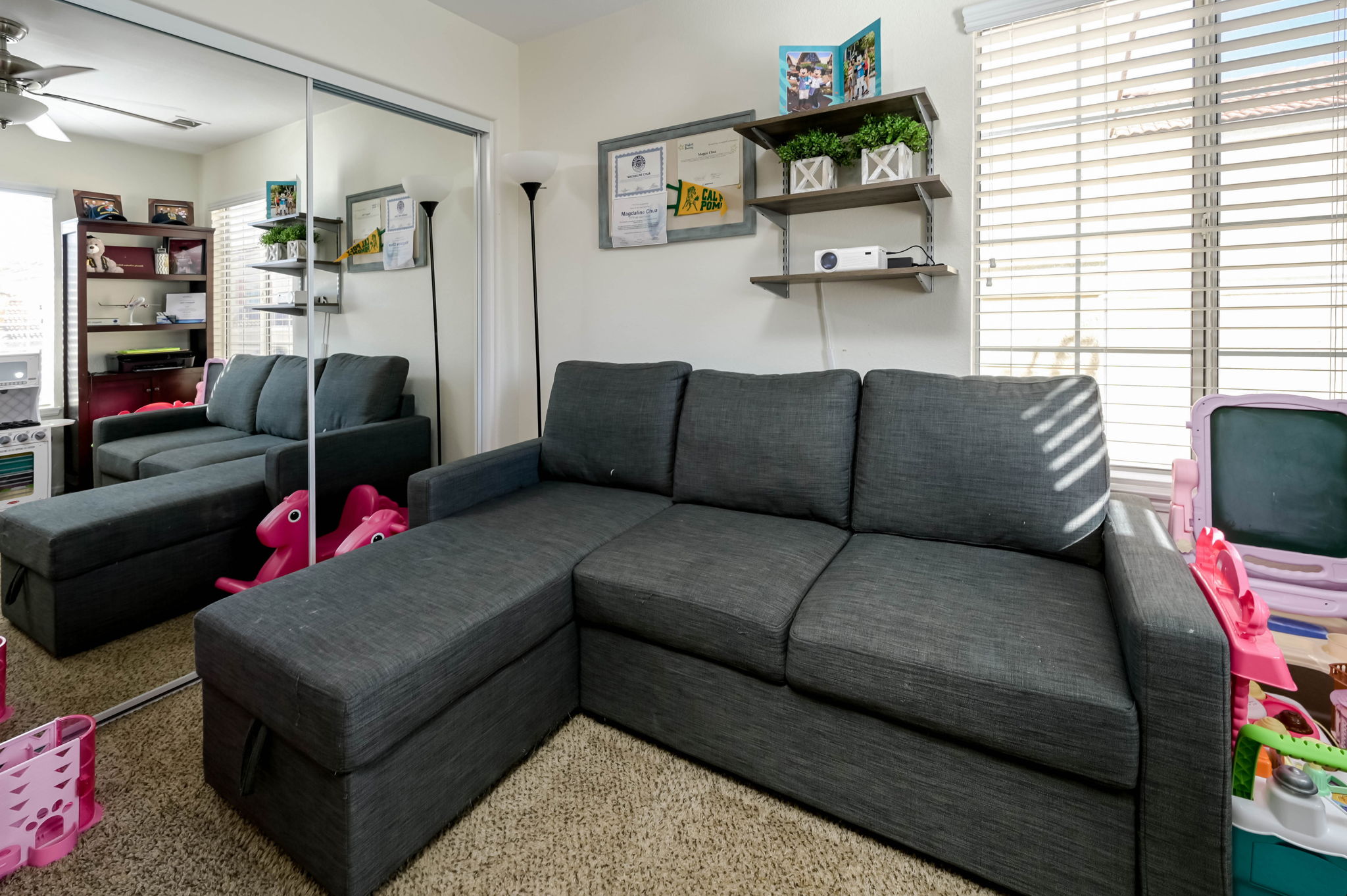 Corona, California, 92879, United States, 2 Bedrooms Bedrooms, ,3 BathroomsBathrooms,Residential,For Sale,2008178