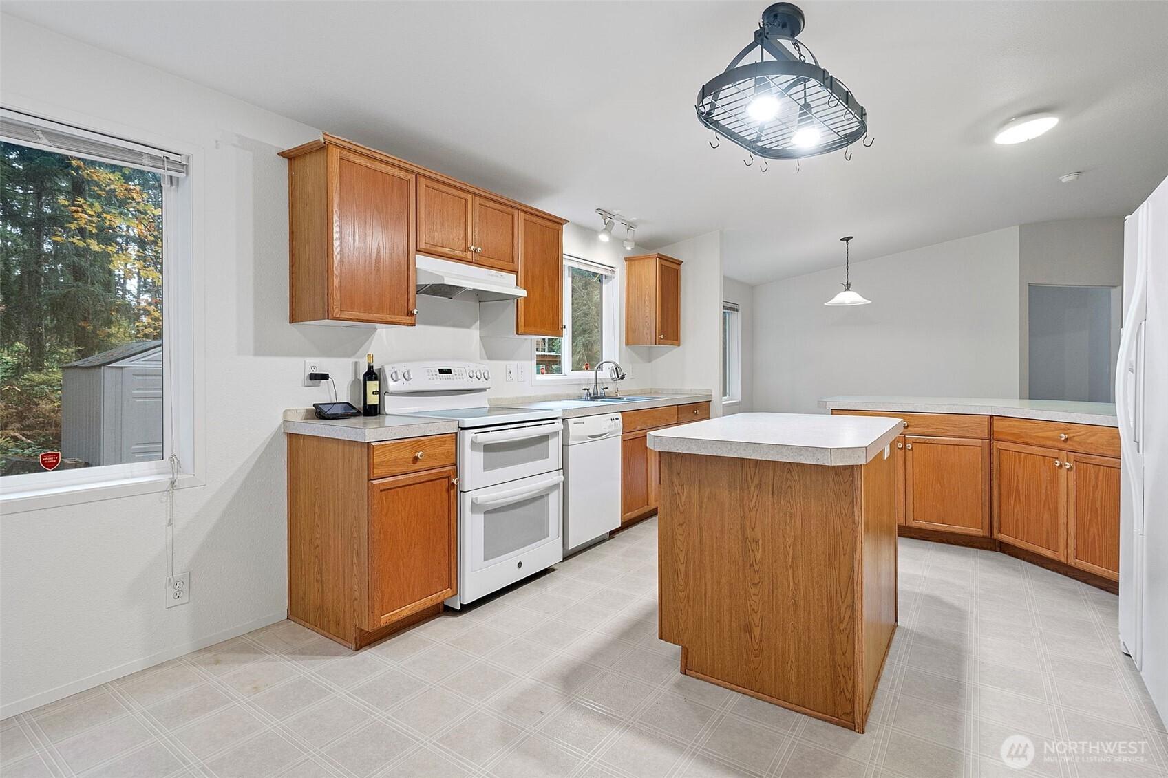 GRAHAM, Washington, 98338, United States, 3 Bedrooms Bedrooms, ,2 BathroomsBathrooms,Residential,For Sale,1896450