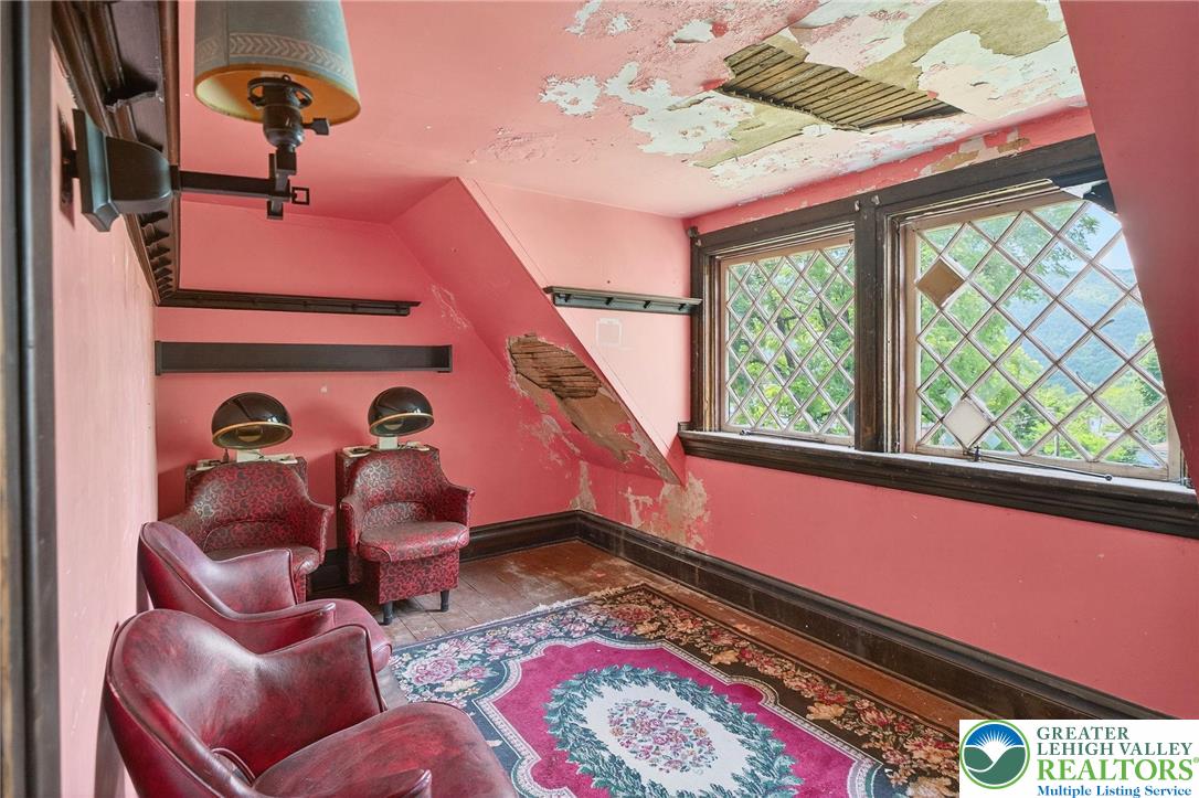 Jim Thorpe Boro, Pennsylvania, 18229, United States, 7 Bedrooms Bedrooms, ,3 BathroomsBathrooms,Residential,For Sale,1903669