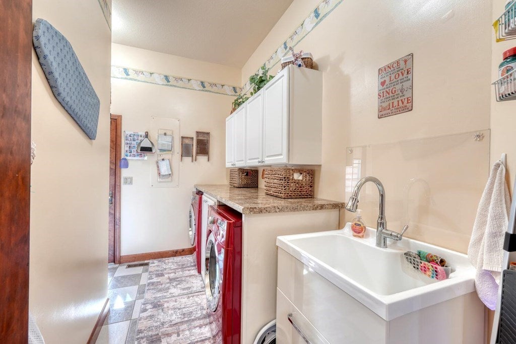 Murphy, North Carolina, 28906, United States, 3 Bedrooms Bedrooms, ,2 BathroomsBathrooms,Residential,For Sale,1926977