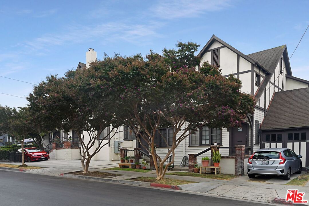 Los Angeles, California, 90029, United States, ,Residential,For Sale,1850237