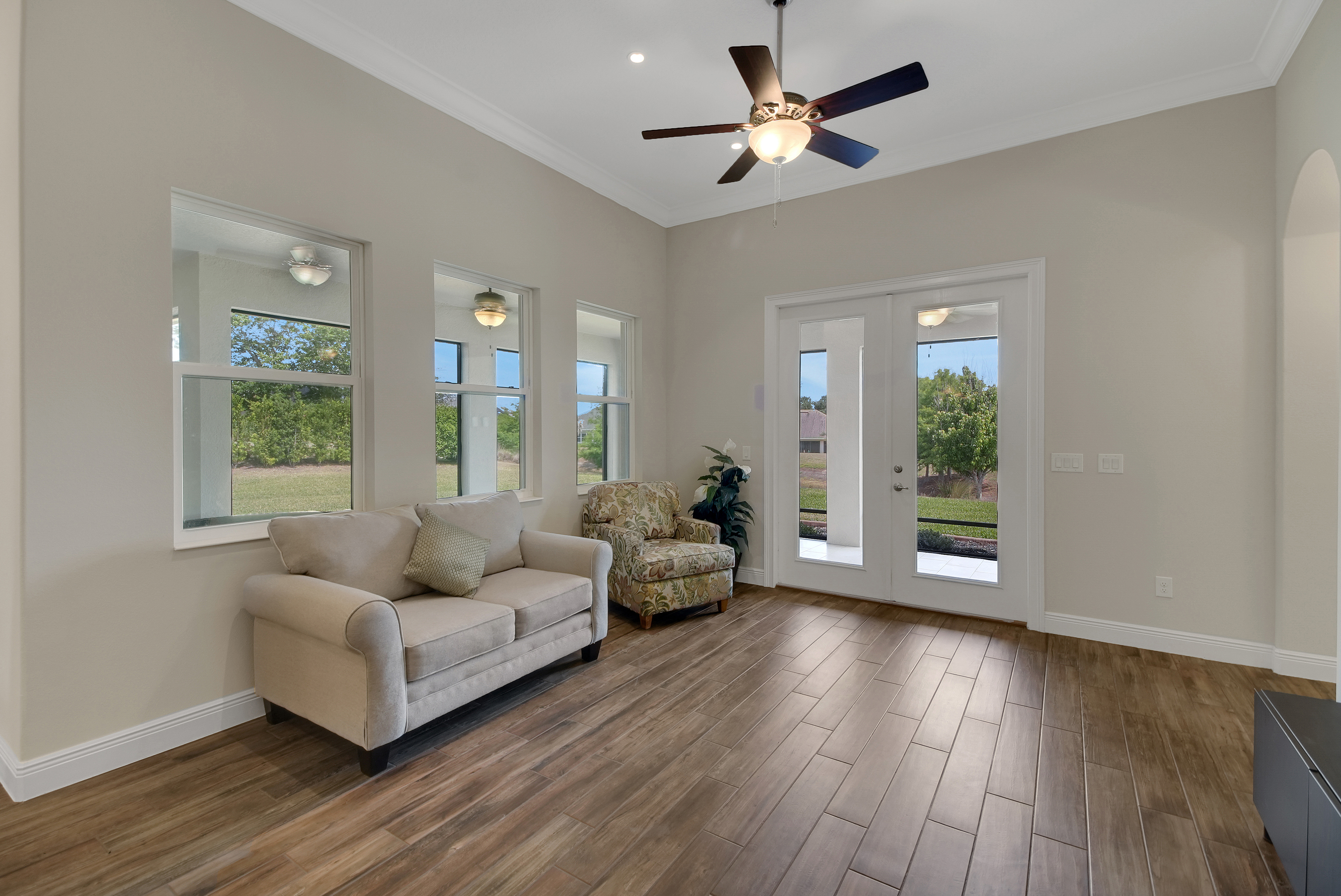 Lady Lake, Florida, 32159, United States, 4 Bedrooms Bedrooms, ,3 BathroomsBathrooms,Residential,For Sale,2001530
