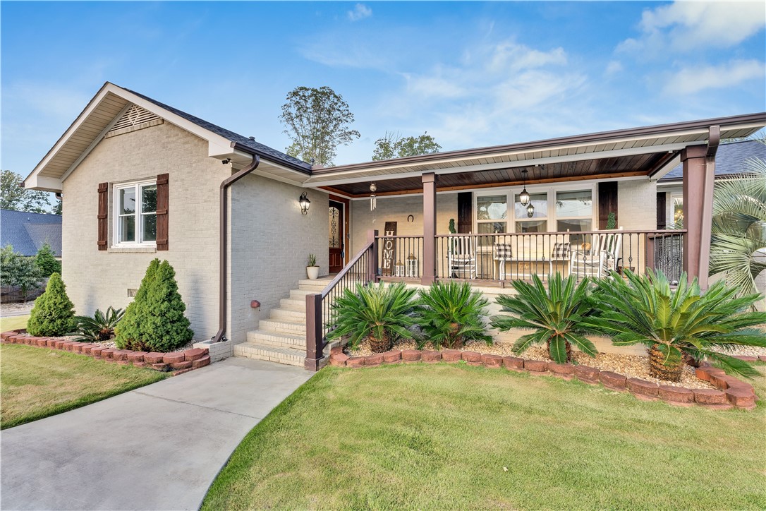 Greenville, South Carolina, 29607, United States, 5 Bedrooms Bedrooms, ,4 BathroomsBathrooms,Residential,For Sale,1947987
