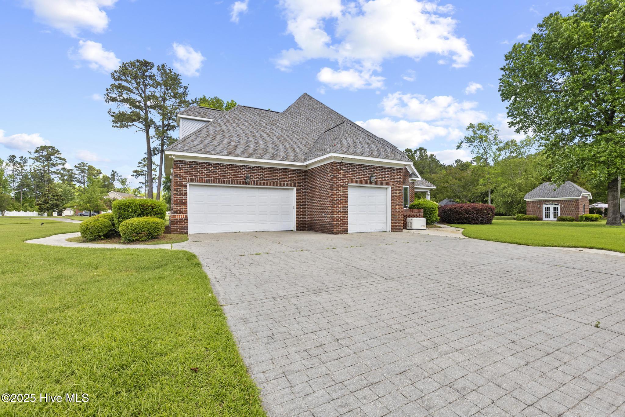 Jacksonville, North Carolina, 28540, United States, 4 Bedrooms Bedrooms, ,5 BathroomsBathrooms,Residential,For Sale,1944565