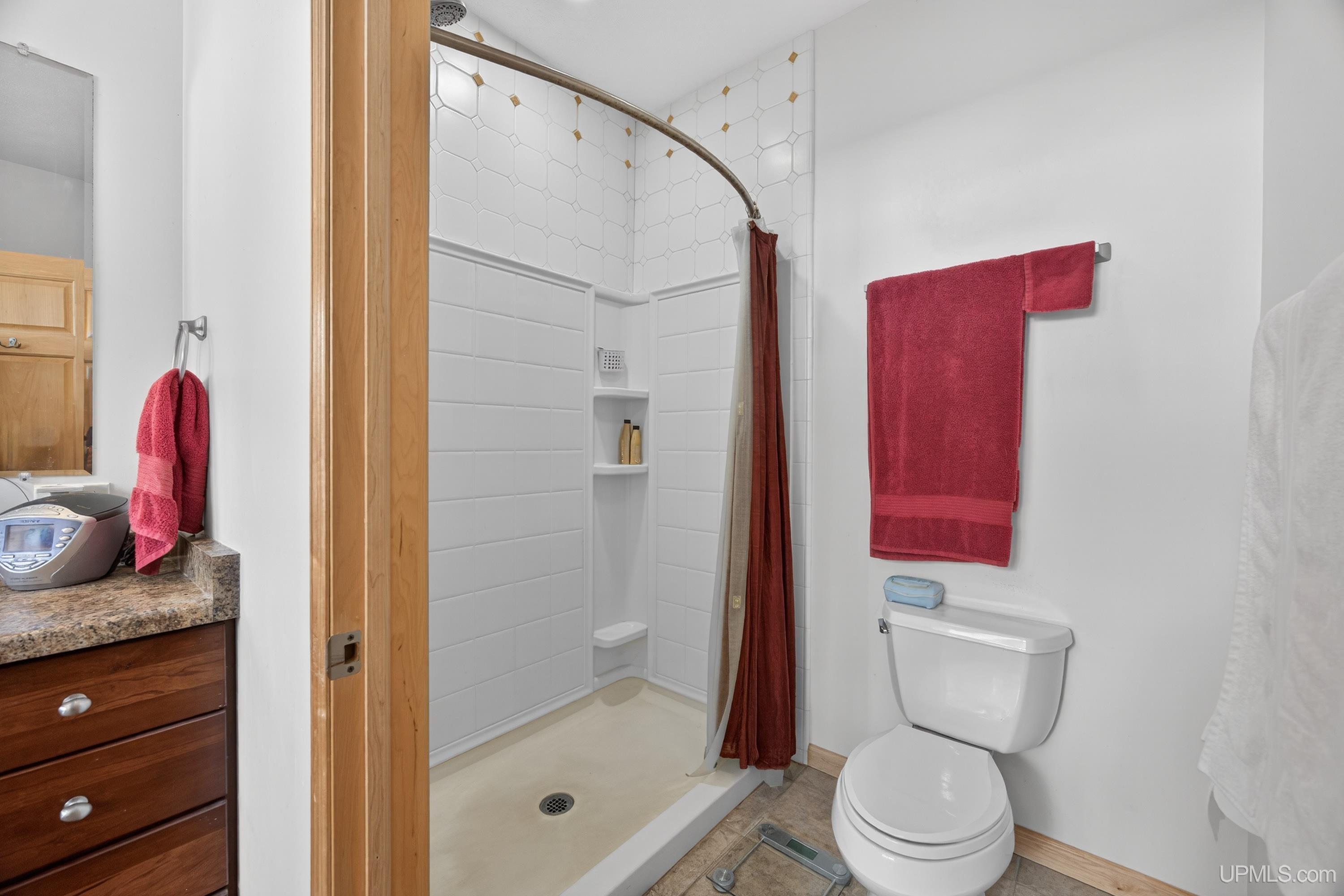Houghton, Michigan, 49931, United States, 3 Bedrooms Bedrooms, ,4 BathroomsBathrooms,Residential,For Sale,2029605