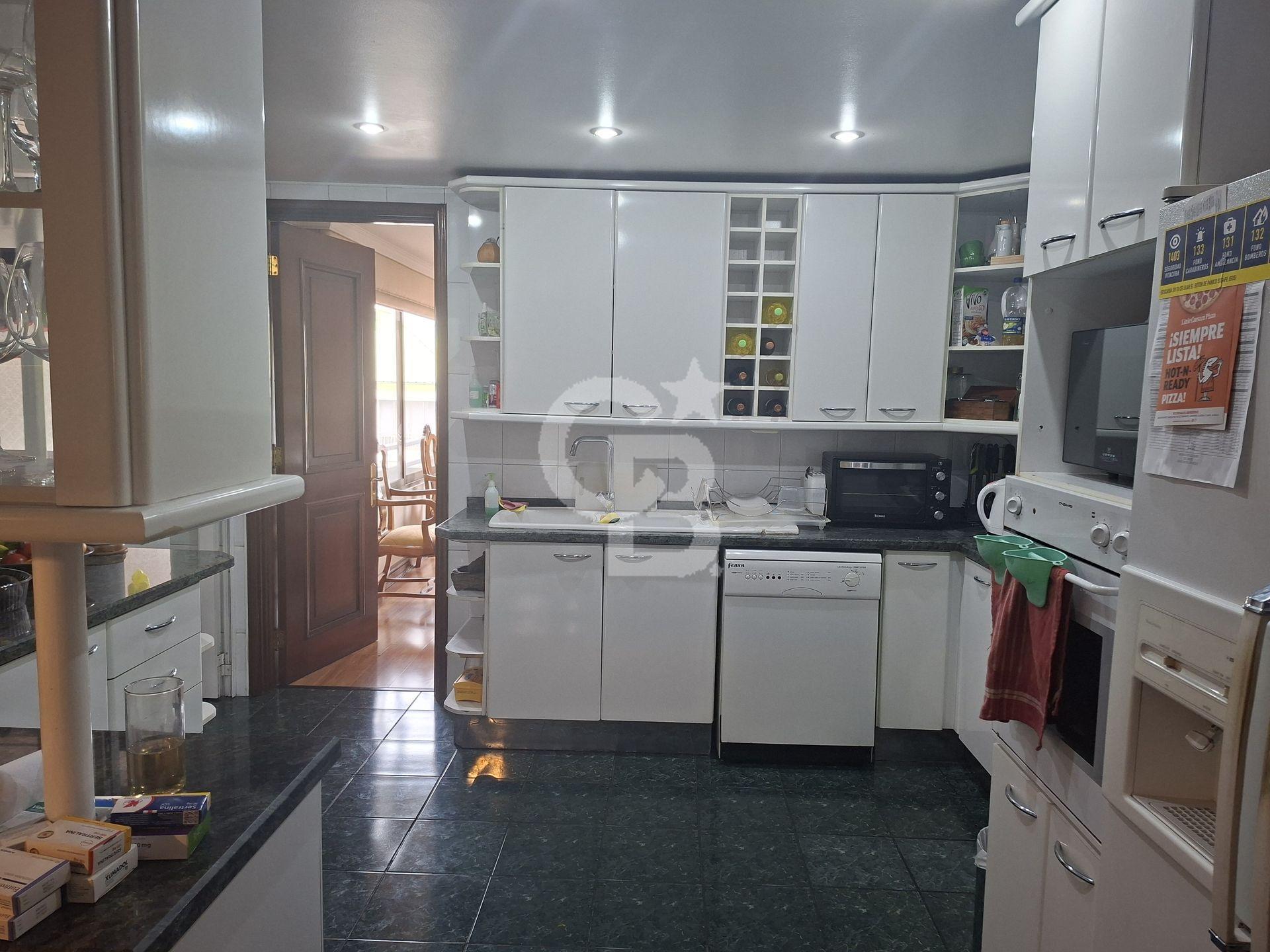 Las Condes, Chile, 4 Bedrooms Bedrooms, ,3 BathroomsBathrooms,Residential,For Sale,1998532