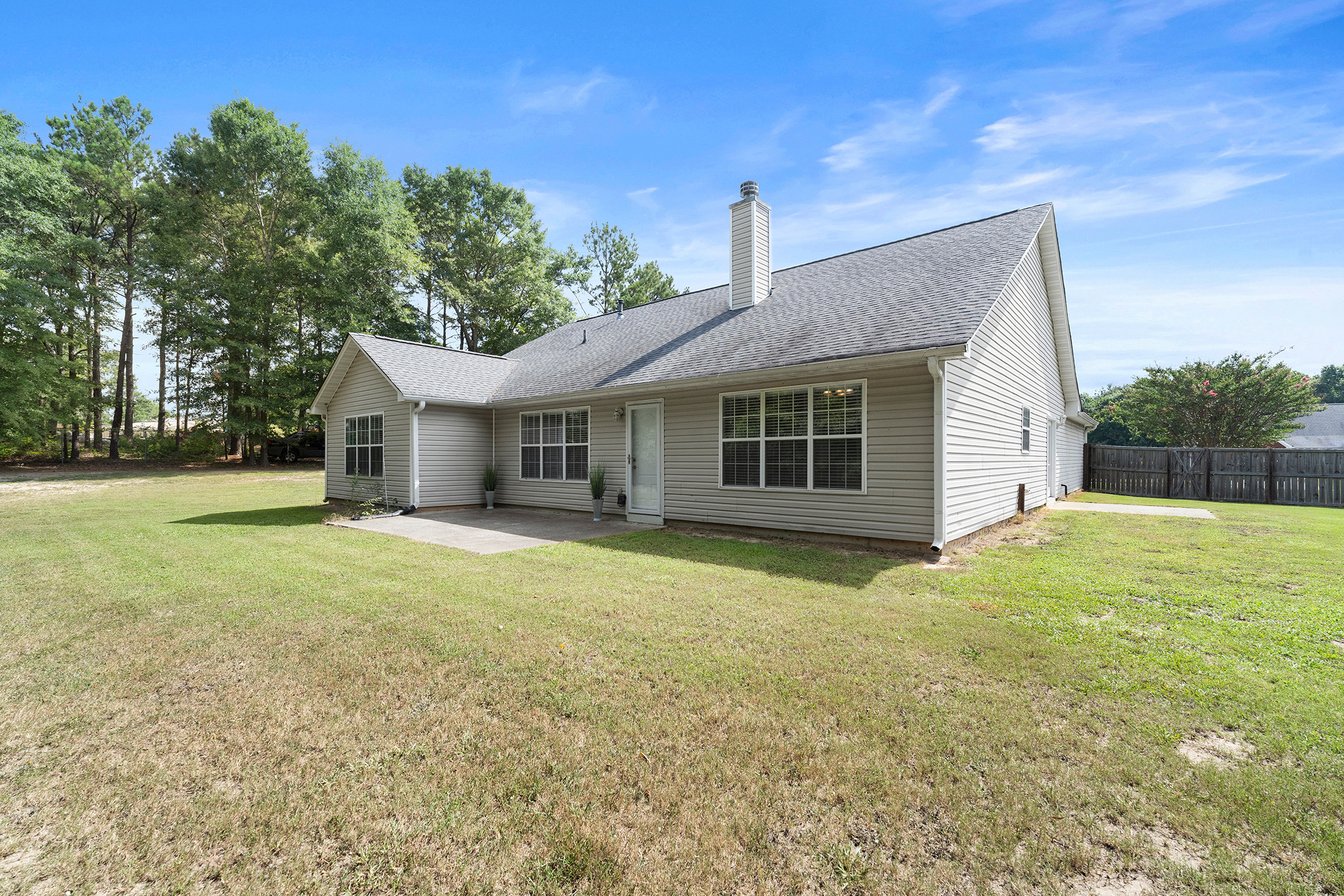  Immaculately Maintained, Brick-Front, Step-Less Ranch Home - 物件實景
