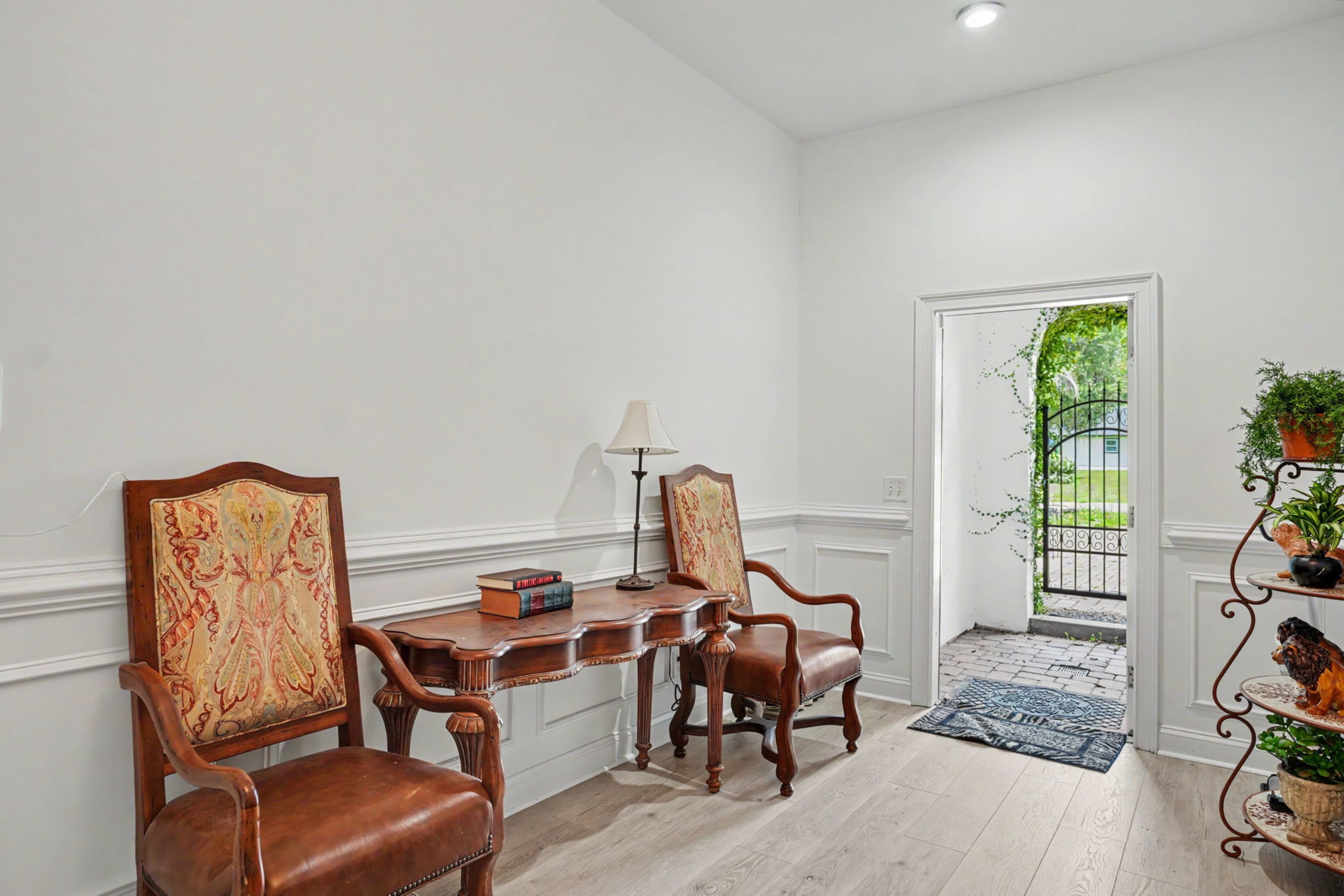  9657 Whitefield Avenue - 物件實景