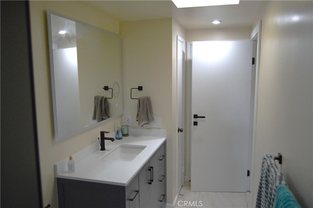 Los Angeles, California, 90025, United States, 2 Bedrooms Bedrooms, ,3 BathroomsBathrooms,Residential,For Sale,1900779