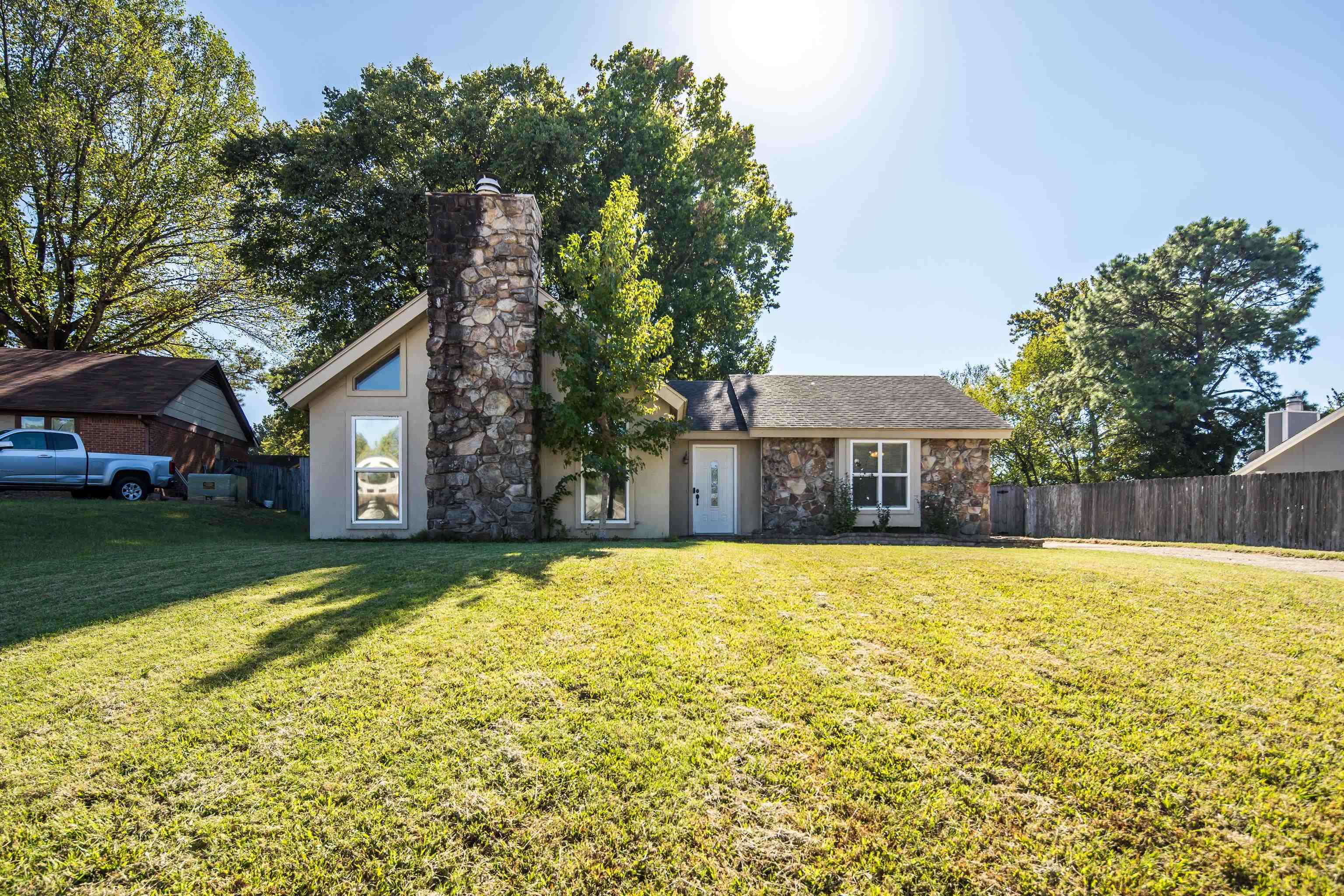 Shallow Glen Trl, Cordova, TN 38016