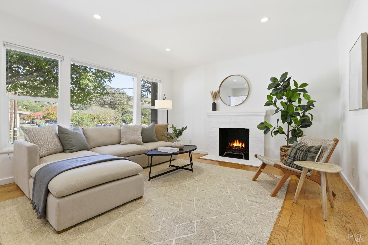 San Rafael, California, 94901, United States, 3 Bedrooms Bedrooms, ,1 BathroomBathrooms,Residential,For Sale,1987980