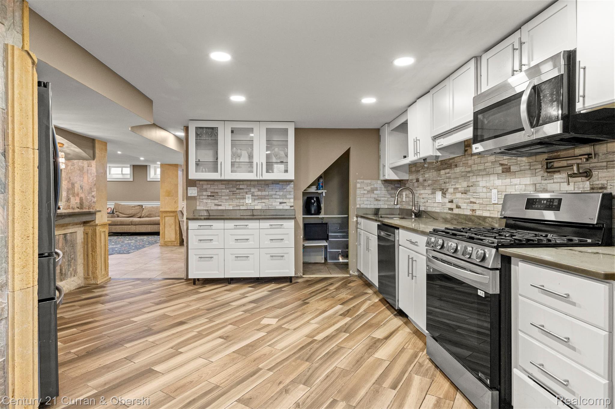 Dearborn Heights, Michigan, 48127, United States, 3 Bedrooms Bedrooms, ,3 BathroomsBathrooms,Residential,For Sale,1979966