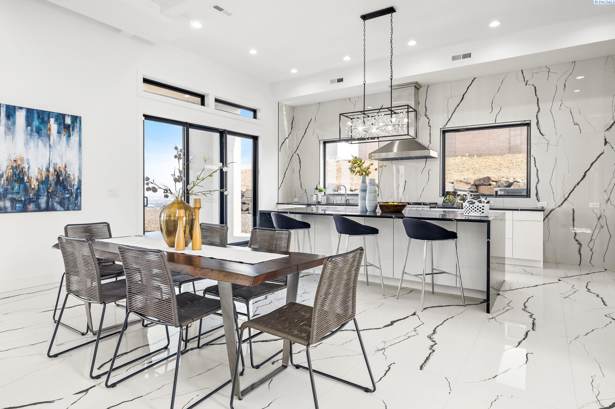 Kennewick, Washington, 99338, United States, 4 Bedrooms Bedrooms, ,6 BathroomsBathrooms,Residential,For Sale,1981644