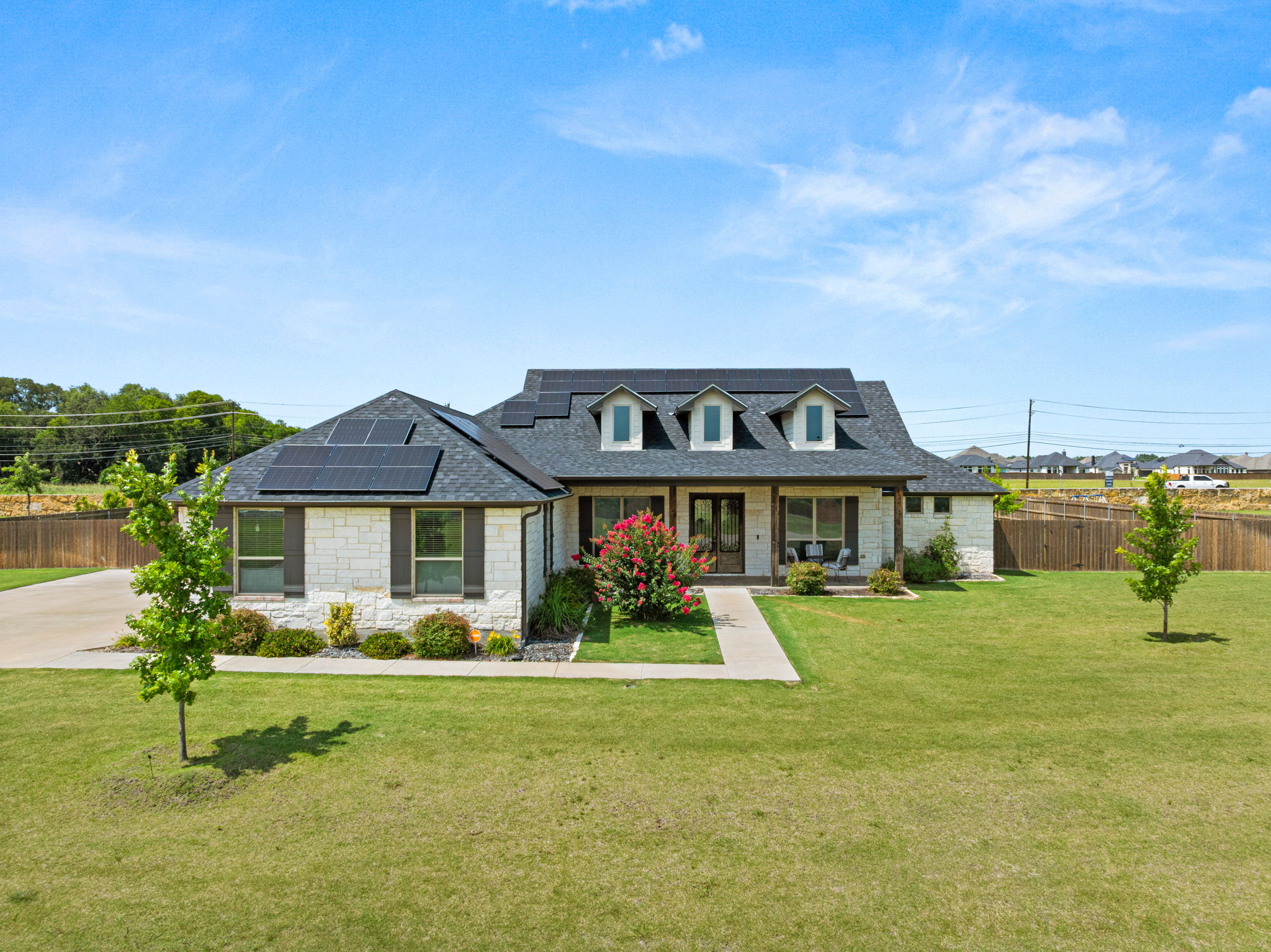  South Temple Home  Modern Comfort, Energy Efficent, All On .76/Acres - 物件實景