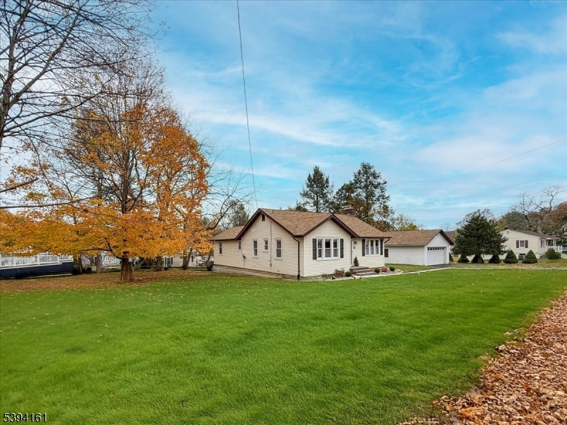 Roxbury Twp., New Jersey, 07876, United States, 3 Bedrooms Bedrooms, ,2 BathroomsBathrooms,Residential,For Sale,1987985