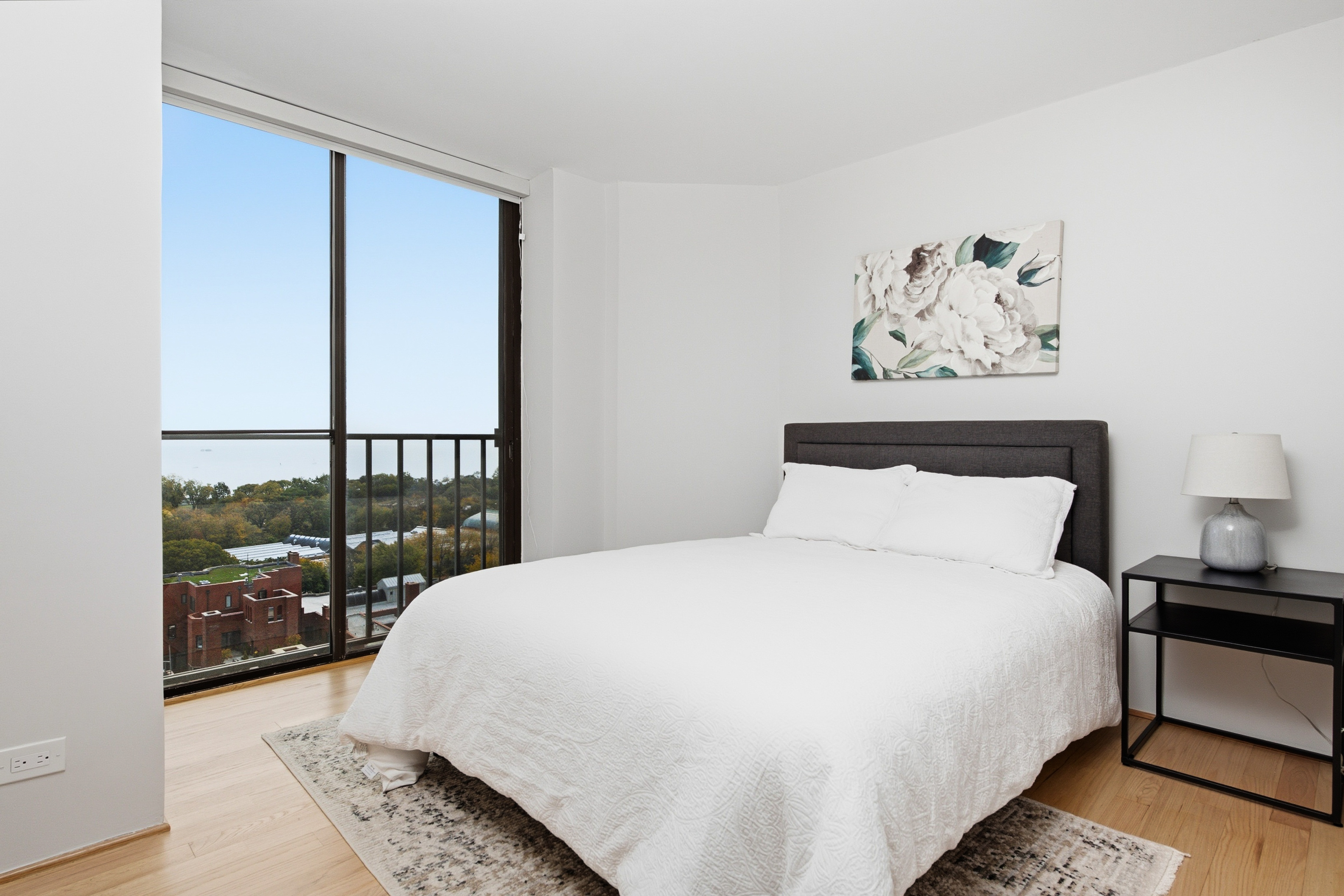 Spectacular 2-bedroom, 2-bath Corner Residence Perched High Above Lincoln Park - 物件實景