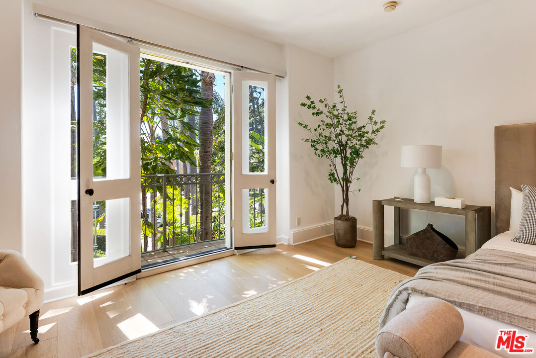Beverly Hills, California, 90210, United States, 6 Bedrooms Bedrooms, ,8 BathroomsBathrooms,Residential,For Sale,1926509