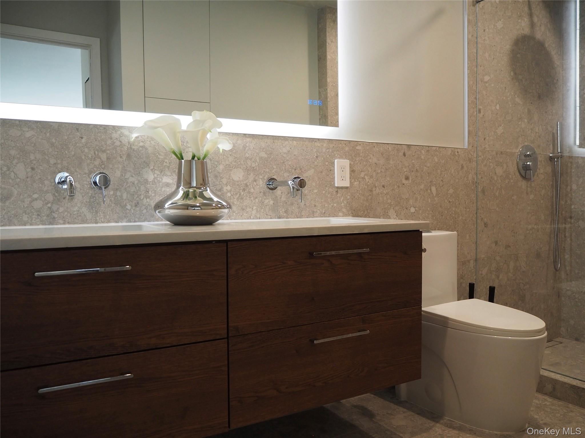 White Plains, New York, 10605, United States, 1 Bedroom Bedrooms, ,2 BathroomsBathrooms,Residential,For Sale,1988254