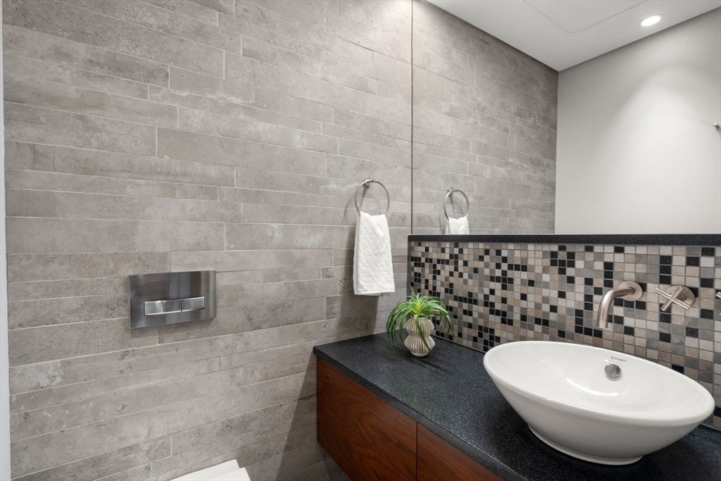 Boston, Massachusetts, 02115, United States, 2 Bedrooms Bedrooms, ,3 BathroomsBathrooms,Residential,For Sale,1818698