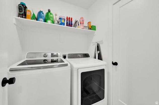 South Jordan, Utah, 84009, United States, 5 Bedrooms Bedrooms, ,4 BathroomsBathrooms,Residential,For Sale,2010357