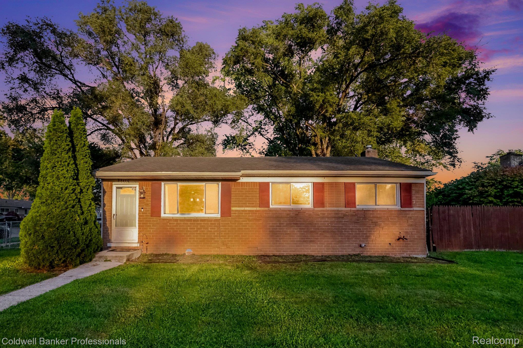 Blairmoor Dr, Clinton Township, MI 48035