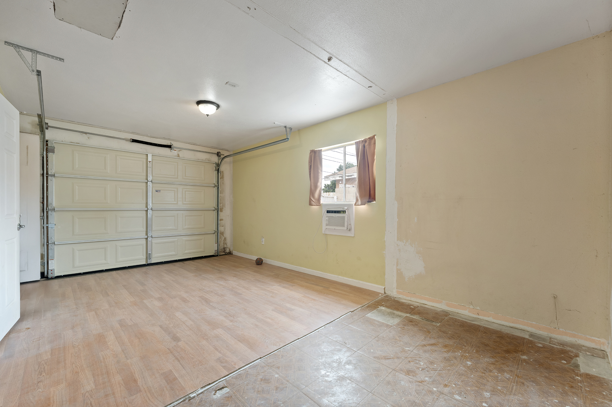 Fontana, California, 92335, United States, 2 Bedrooms Bedrooms, ,1 BathroomBathrooms,Residential,For Sale,1974316